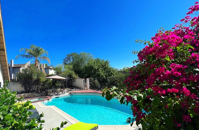 Cheerful four bedroom house with charming view!