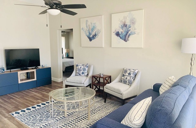 Cheerful Villa - 10 mins from the Beach