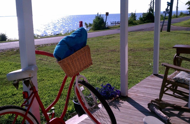 Joyeux Cottage Waterfront avec porche parfait pour le visionnement