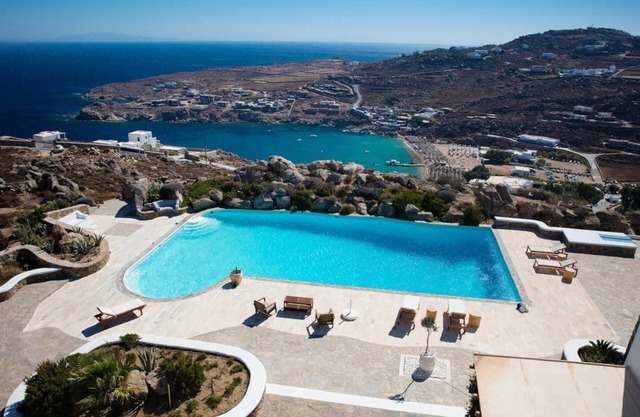 Chef included by Fantasia Villas: Villa Paradiso 19 bedrooms