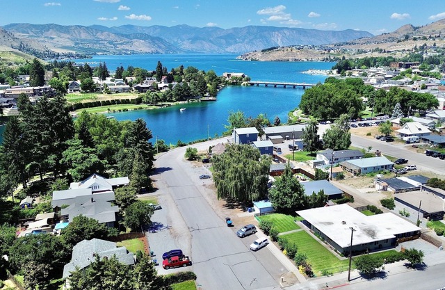 Grande maison familiale, à quelques pas de Chelan, bain à remous, près du parc / lac