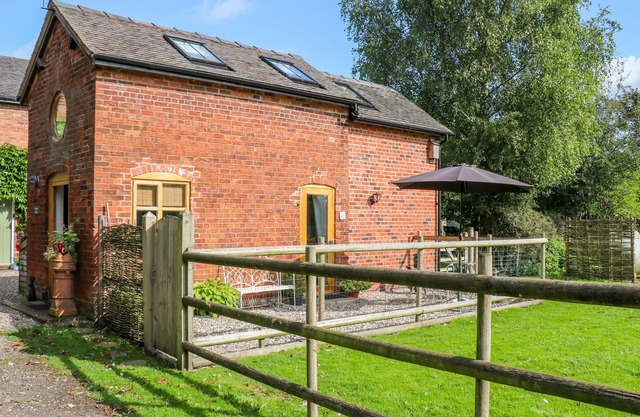 CHEQUER STABLE, romantique, avec feu ouvert à Sandbach, Ref 26406