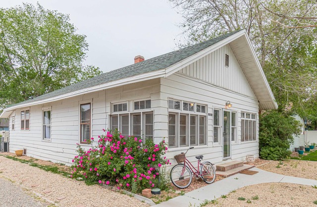 Cherry Blossom III: Close to Downtown Attractions