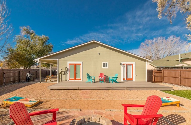 Cherry Pie: Cozy & Spacious Retreat Perfect for Families & Pets!