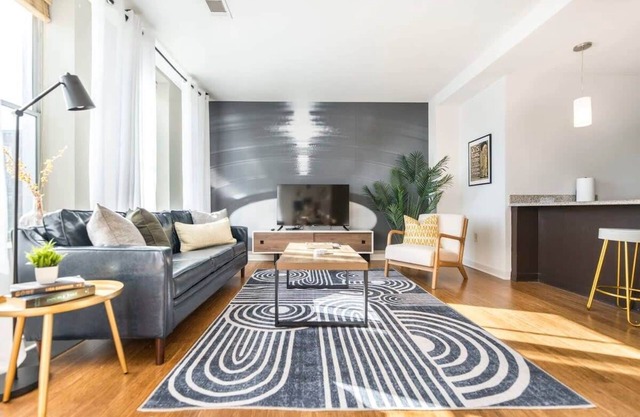 Otis Redding Room - Downtown 4th Floor - Walkable