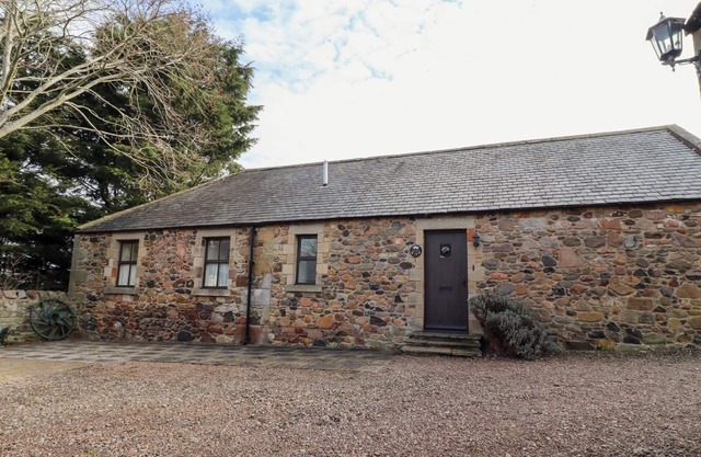 CHERRYBURN COTTAGE, family friendly, with a garden in Wooler