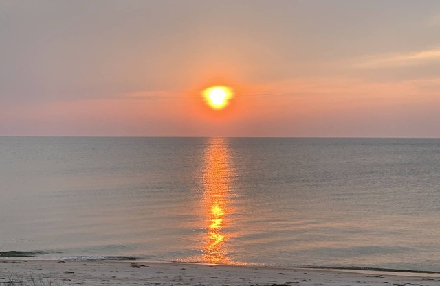 Chesapeake Bay Beach Cottage, private beach Book Now Summer 2025