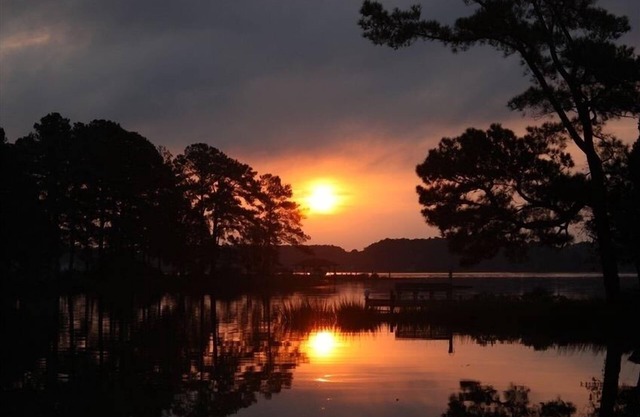 Chesapeake Bay Waterfront Cottage Pool, Pier, Kayaks, Wifi 2 Bd / 2 Ba, Mini Golf