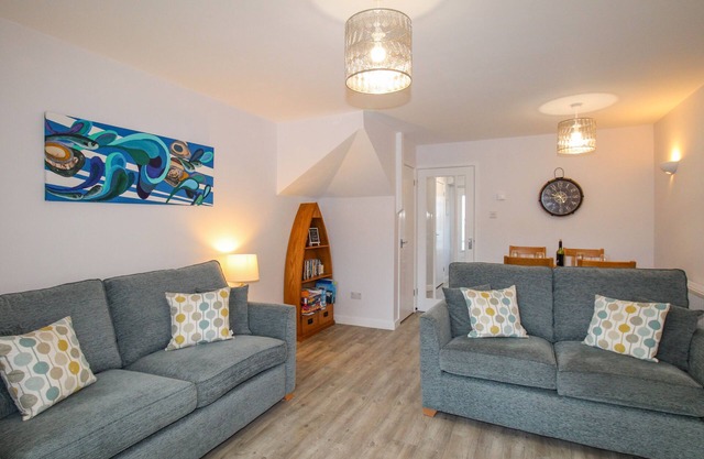 CHESIL RETREAT, family friendly, country holiday cottage in Weymouth