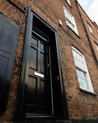 Chester Townhouse inside Roman Walls