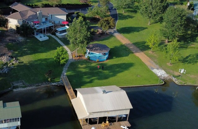 Chestnut Cove Retreat on Weiss Lake Sleeps 16 Comfortably