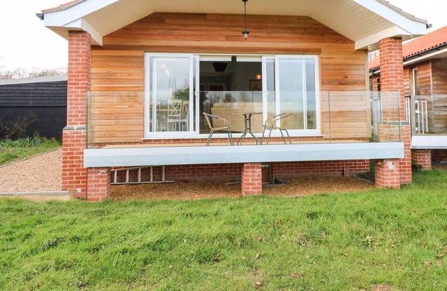 Chestnut Lodge, OLD BUCKENHAM