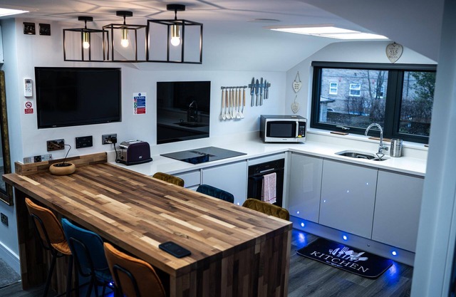 Stunning Annex Apartment, Pool, Steam Room and Gym