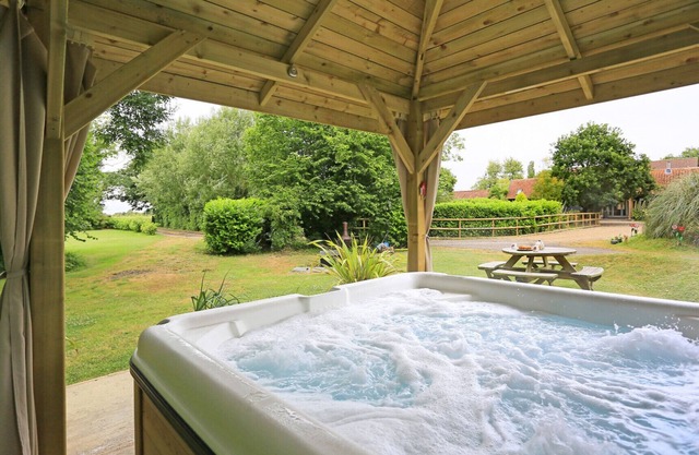 Chestnut Tree Barns - Sept Chambres Maison, Couchages 14