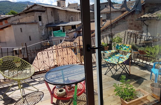Chez A-Création: maison atypique au coeur du village de Tallard