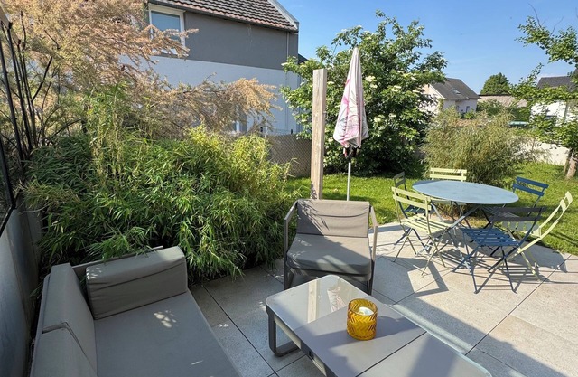 maison NEUVE, TOUT CONFORT, jardin et TERRASSE. BELLE DÉCORATION