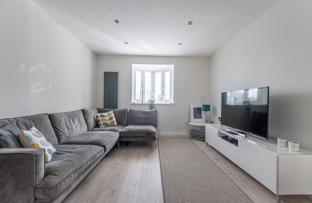 Chi Lowen – Sleeps 8 – Parking – Garden – Pet Friendly