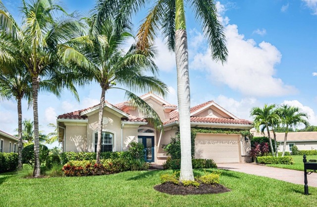 CHIASSO COVE - Luxury Contemporary Styled Home in Fiddler's Creek
