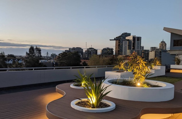 Chic 1-Bed Apartment with Pool and Gym in Redfern