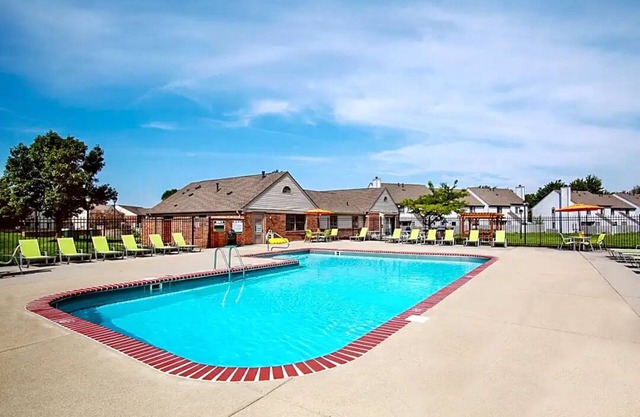Chic 1-bedroom apartment with fitness room and AC in fabulous Indianapolis