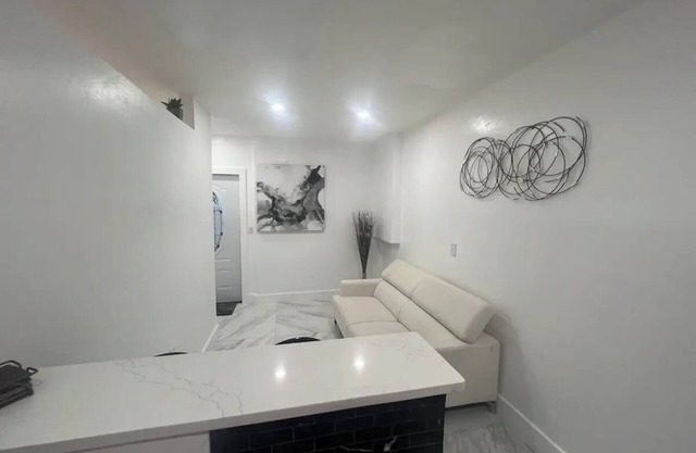 Chic 1-bedroom apartment with AC, WiFi in fantastic Fort Myers