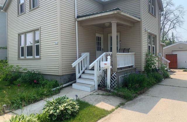Chic 1-bedroom apartment with WiFi, AC in fabulous Sheboygan