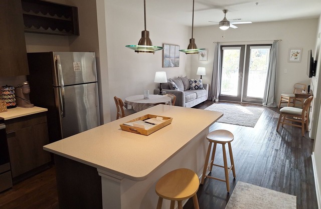 Chic 1-bedroom apartment with fitness room and swimming pool at Town Madison.