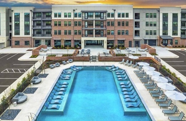 Chic 1-bedroom apartment with WiFi, AC in fabulous Evans