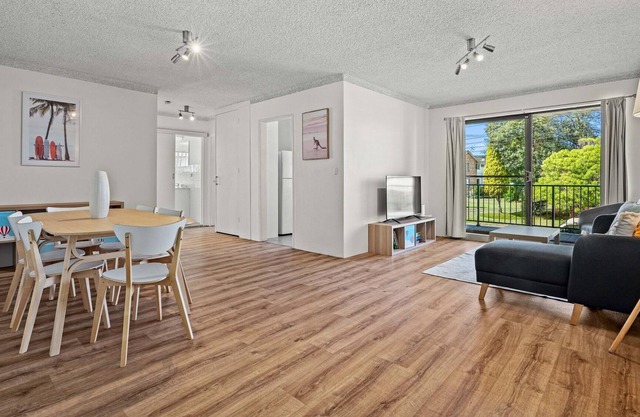 Chic 2-Bed Apartment Near the Beach