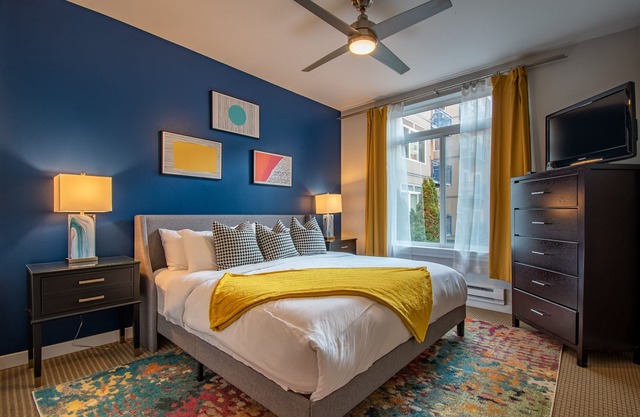Chic 2 Bedroom 2 Bath Home in Heart of Seattle!
