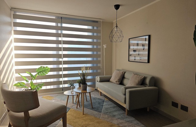 Chic 2-bedroom apartment with pool, gym, wifi and excellent location in Ñuñoa.