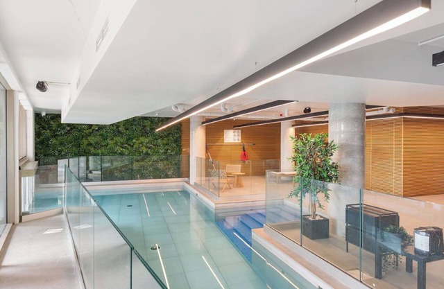Chic 2-bedroom apartment with WiFi, fitness room in brilliant London