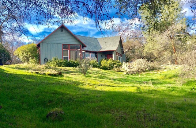 Bungalow chic 2B2b avec studio à 5 km de Sequoia NP - Dog Friendly!
