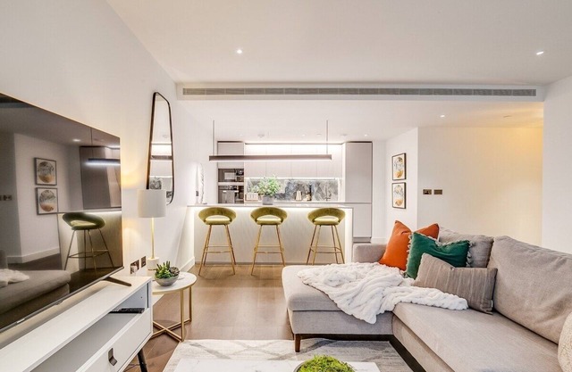 Charming 2BR Near Westfield Shops