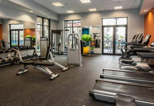 Chic 2BR Apartment Prime Downtown Stay