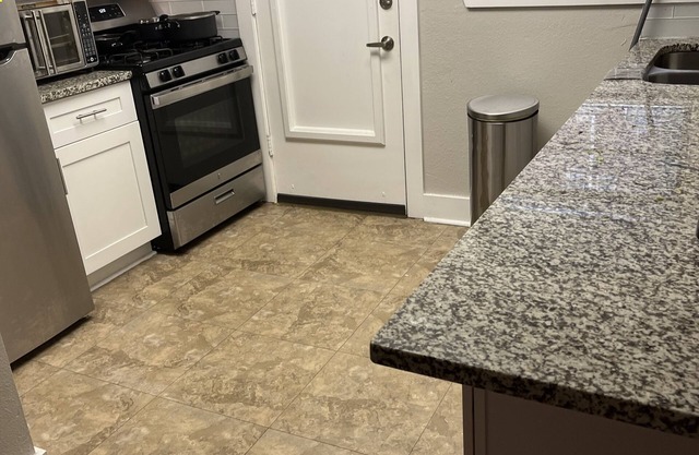 Chic 2BR Family-sized Apartment near Lenox Square! Perfect ATL getaway!!