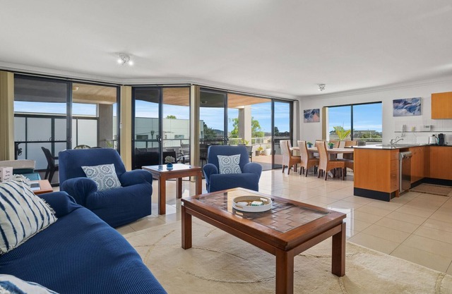 Chic 3-Bed Apartment in the Heart of Umina Beach