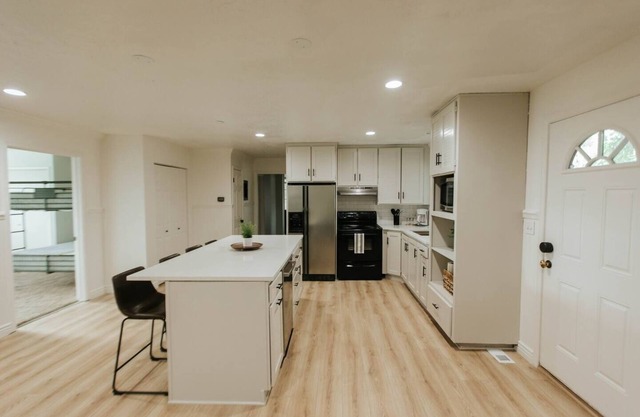 Chic 3-BR Retreat: Your Home Away