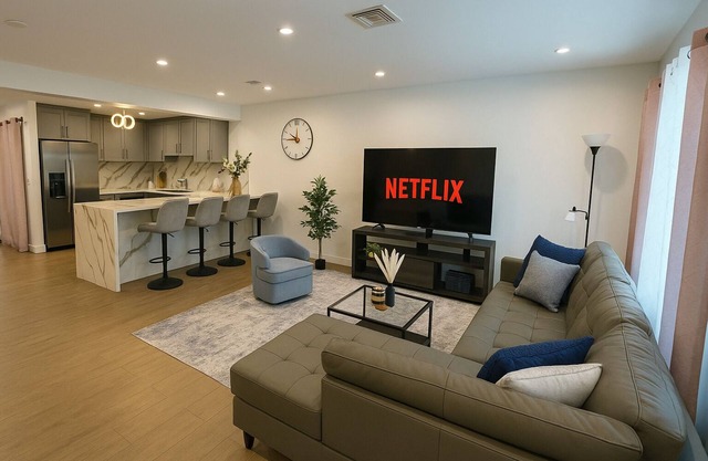 Chic 3BR/2BA Home in Encino
