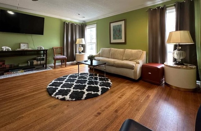 Chic 6 King beds and more, Cordova Near Shopping