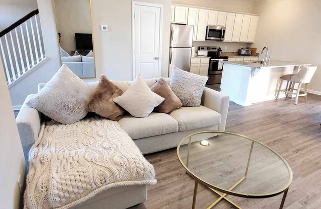 Chic and conveniently located 2 bed, 2.5 bath