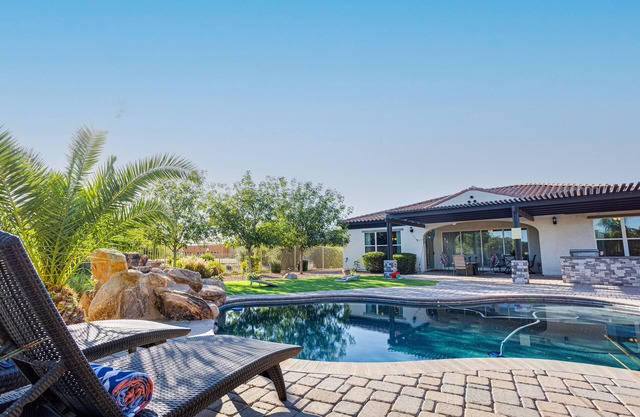 Chic and Cozy Retreat w/ Heated Pool, Stay long, Save more