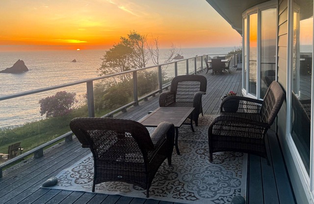 Maison chic et grande avec bain à remous privé, vue sur l'océan et la plage, accès à la plage, etc.