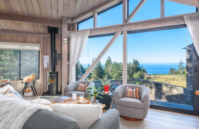 Chic and Modern Loft Home in Desirable Sea Ranch! Walk to the Beach and Trails