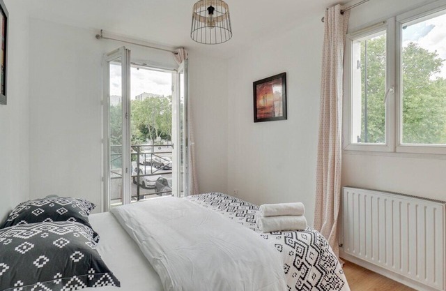 Chic apart with parking near Paris
