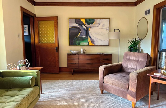 Chic Bay View Getaway - Charming 2-bedroom duplex with WiFi in amazing Milwaukee