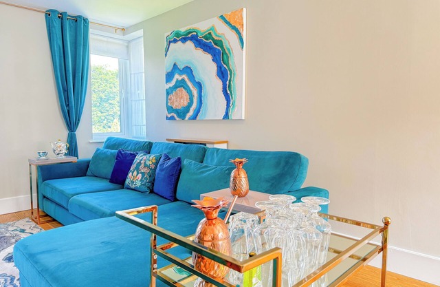 Chic Blue Comfort in Richmond