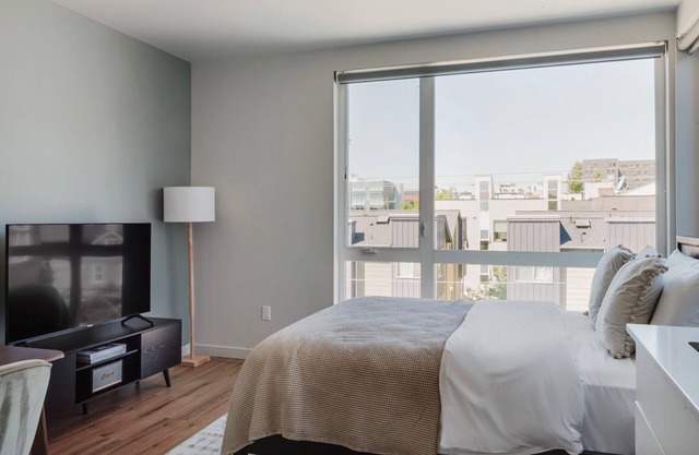 Chic Capitol Hill Studio w/ Fitness Center, BBQ & W/D, by Blueground