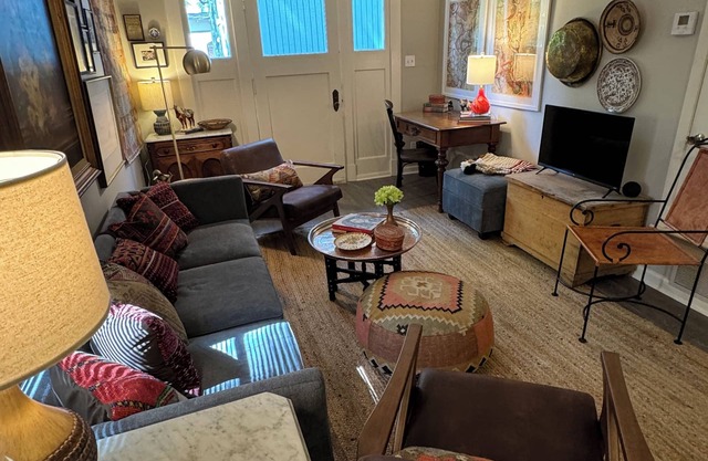 Chic Central Gardens Carriage House in heart of midtown Memphis