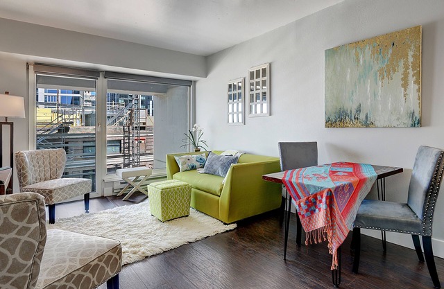 Condo Chic rénové avec des vues dans le centre-ville de Seattle @Pike Place Market